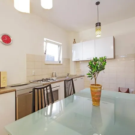 Apartments Makarska 马卡尔斯卡