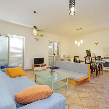 公寓 Apartments Makarska 马卡尔斯卡