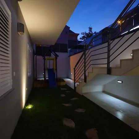 Apartments Makarska 公寓