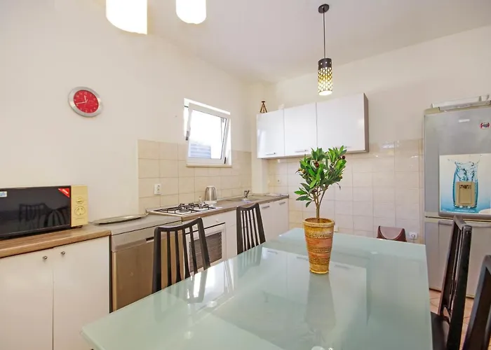 Apartments Makarska 马卡尔斯卡